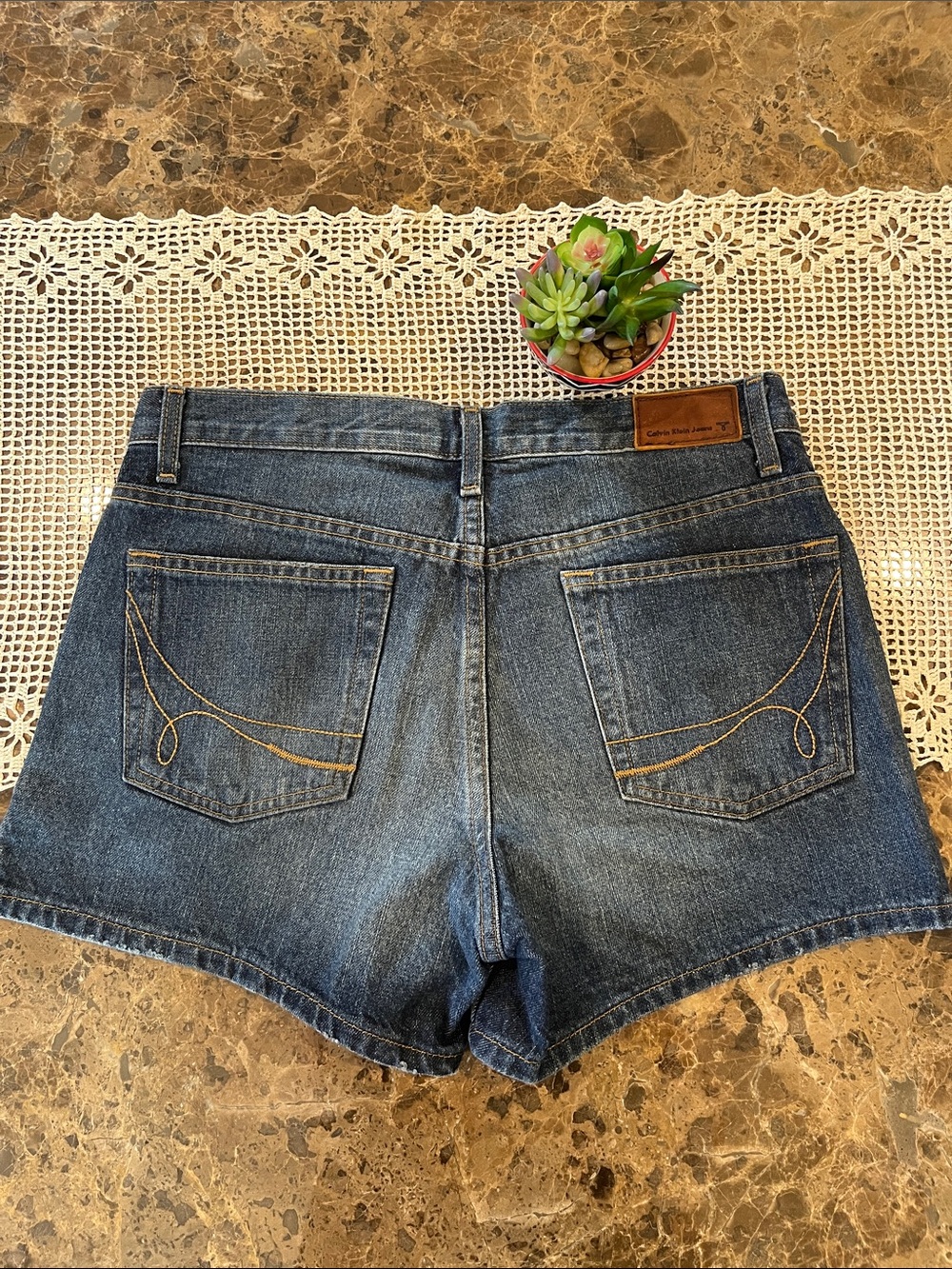 Calvin Klein Jeans New Side Slit 4” Short size 8 100% Cotton Classic Minimalist
